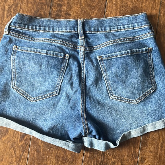 Bundle 2 Pairs Old Navy Mid Rise Shorts - Picture 4 of 6